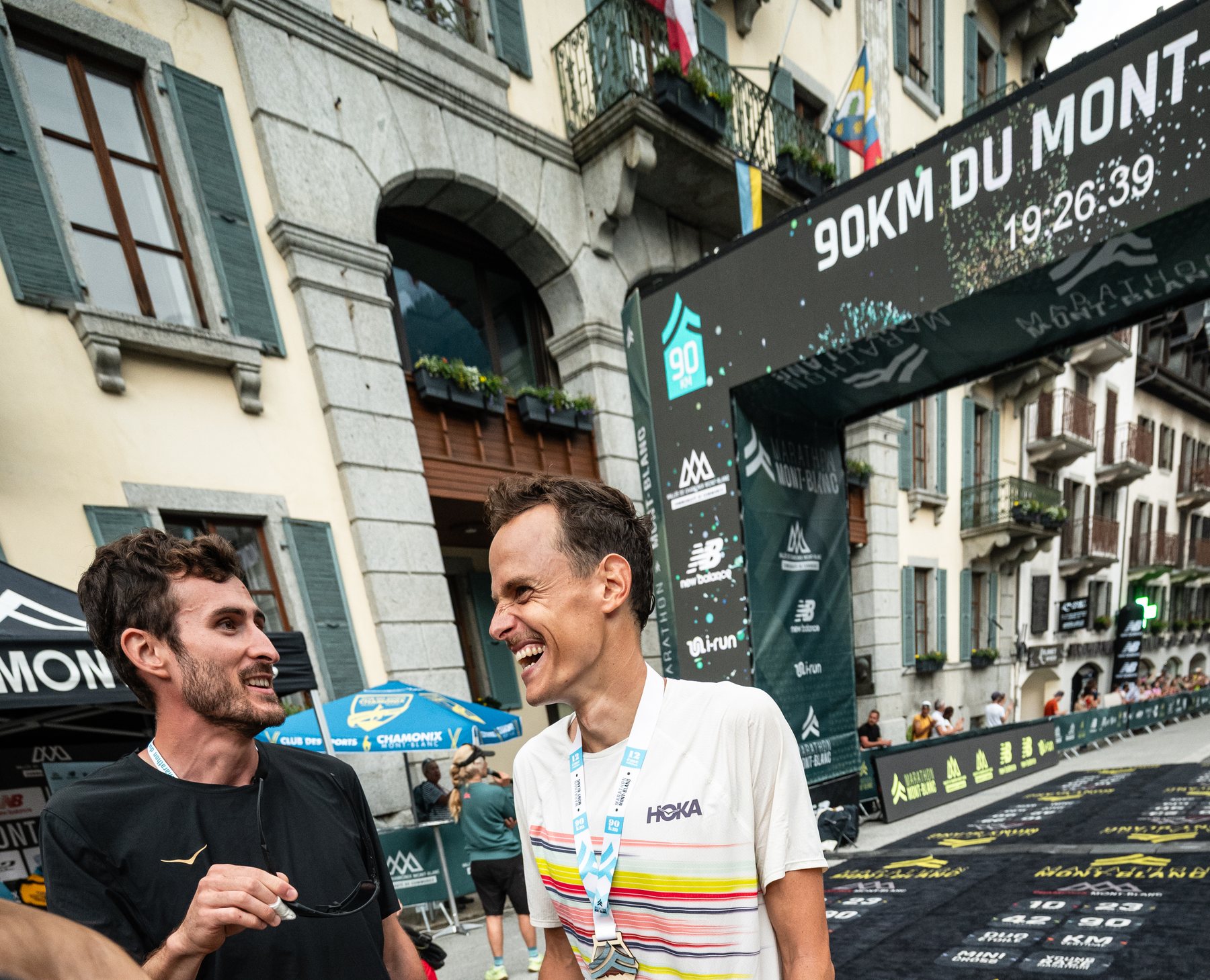 Simon Thoret et Hugo Tormento à l'arrivée du 90 km du Mont-Blanc